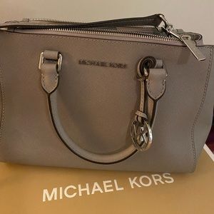 Michael Kors small satchel. Grey.